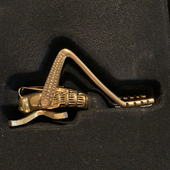 Charles Dickens ‘The Cricket on the Hearth’ Book & Brass Plated Cricket Gift Set - Picture 2 of 10